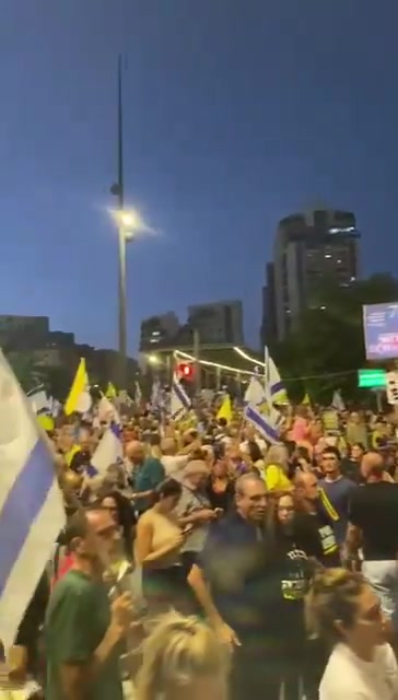 Binlerce kişi rehine anlaşması talebiyle Beer Sheva'da protesto düzenledi