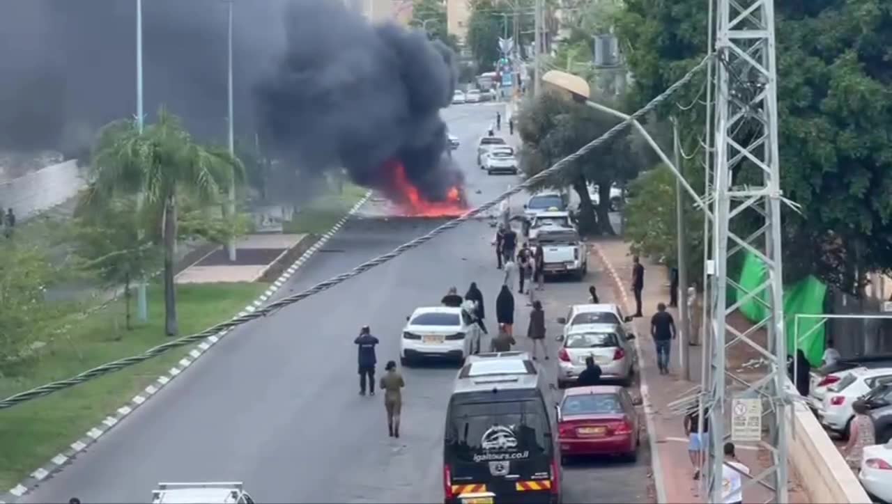 Auto explodierte in der Stadt Ramla, Berichten zufolge 1 Person getötet