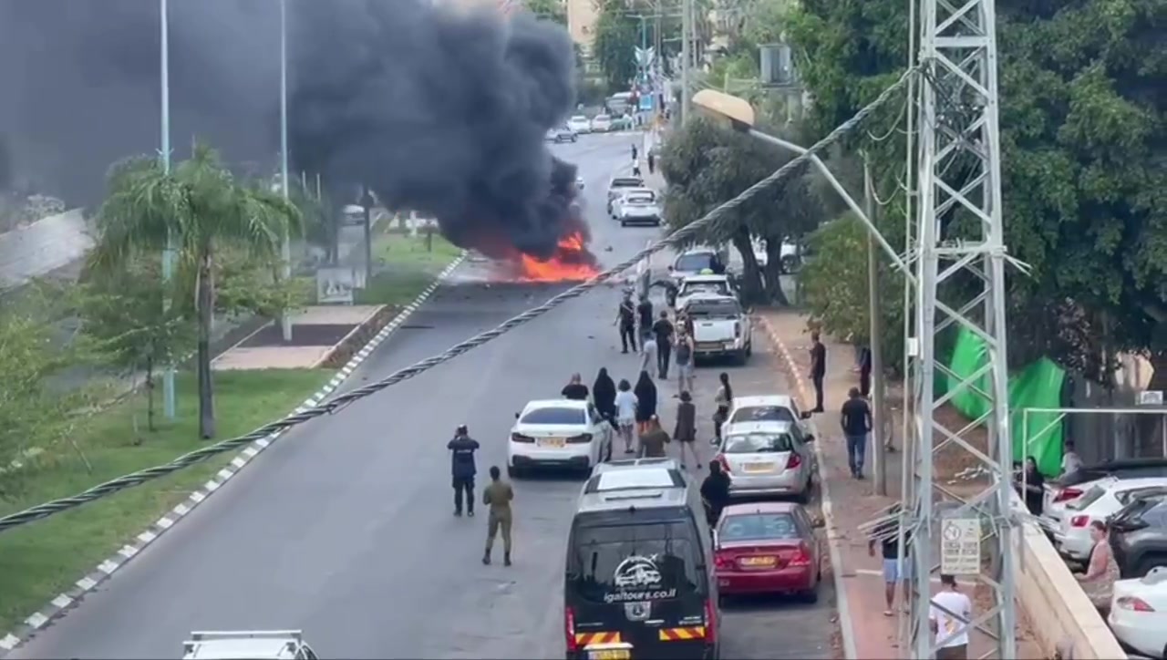 Une voiture explose dans la ville de Ramla, une personne aurait été tuée