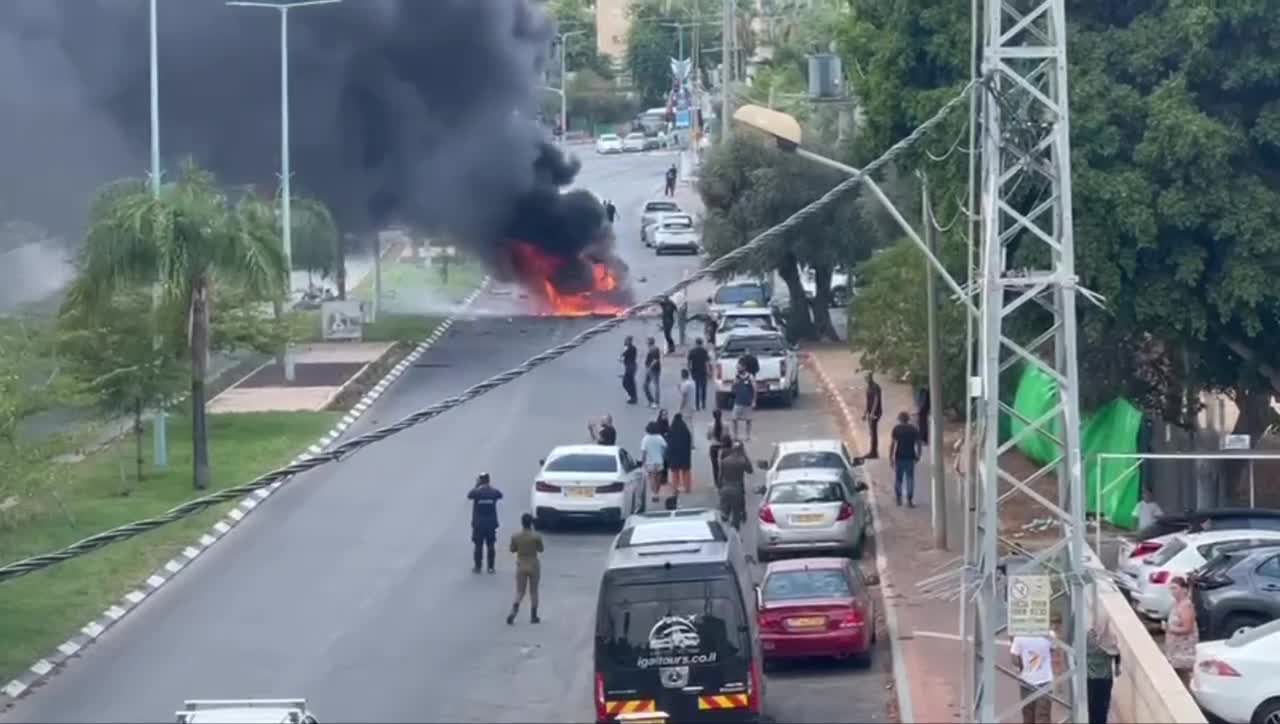 انفجار سيارة في مدينة الرملة و أنباء عن مقتل شخص