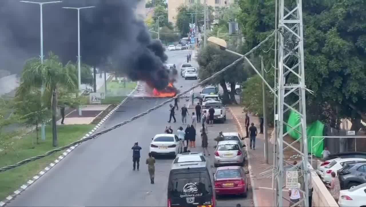 انفجار سيارة في مدينة الرملة و أنباء عن مقتل شخص