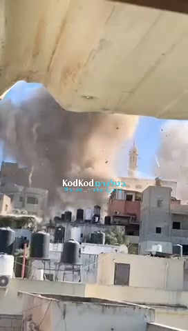 Bombardement d'une maison près de la mosquée Al-Ansar dans le camp de Jénine