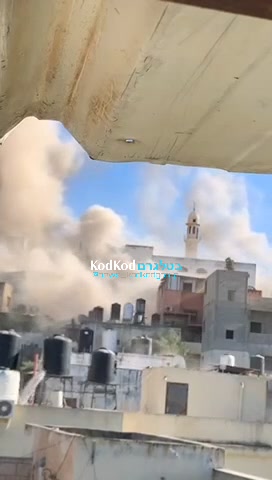 Bombardement d'une maison près de la mosquée Al-Ansar dans le camp de Jénine