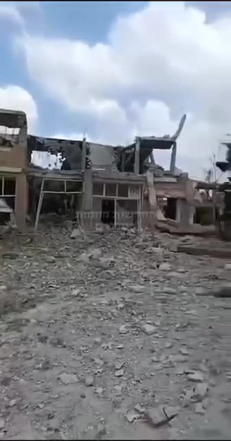 Israeli army air strike in Dhayra, a building was targeted