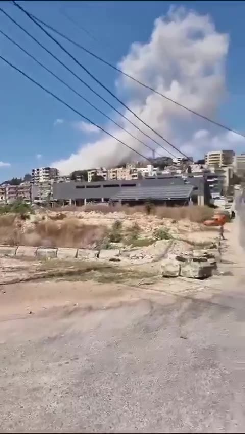 A raid targeted the Kassar Zaatar neighborhood in the city of Nabatieh on the main road to Zebdine