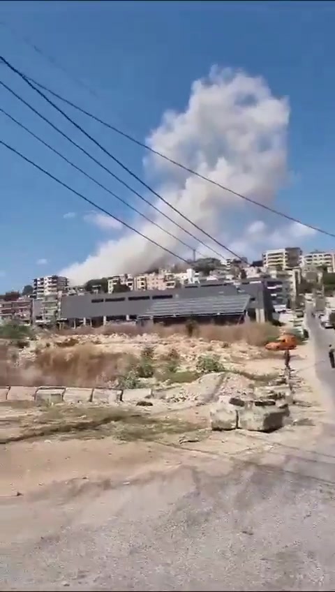 A raid targeted the Kassar Zaatar neighborhood in the city of Nabatieh on the main road to Zebdine