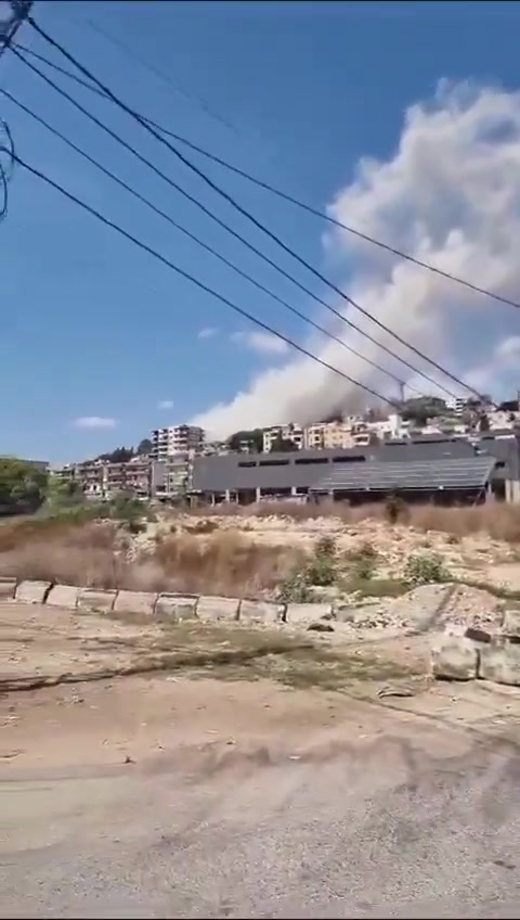 A raid targeted the Kassar Zaatar neighborhood in the city of Nabatieh on the main road to Zebdine