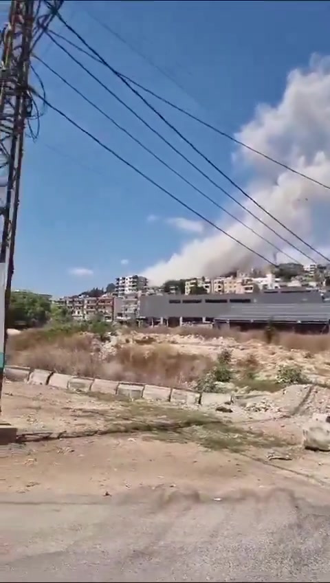 A raid targeted the Kassar Zaatar neighborhood in the city of Nabatieh on the main road to Zebdine