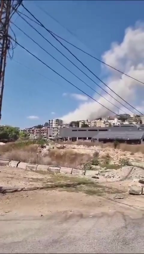 A raid targeted the Kassar Zaatar neighborhood in the city of Nabatieh on the main road to Zebdine