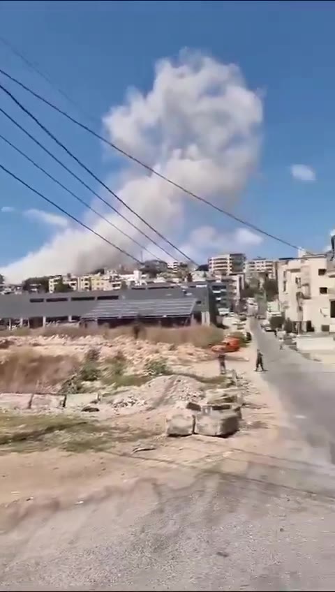 Um ataque teve como alvo o bairro de Kassar Zaatar, na cidade de Nabatieh, na estrada principal para Zebdine