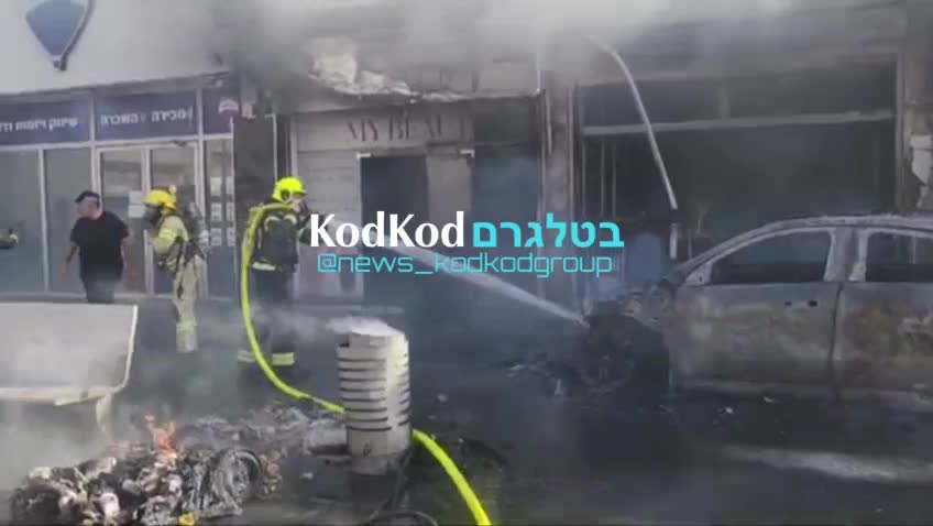 MDA Spokesperson: At 4:44 p.m. MDA's 101 hotline in the Ayalon region received a report of a car explosion on Herzl Boulevard in Ramla. MDA medics and paramedics are providing medical treatment at the scene to approximately 5 injured passersby in moderate to light condition.