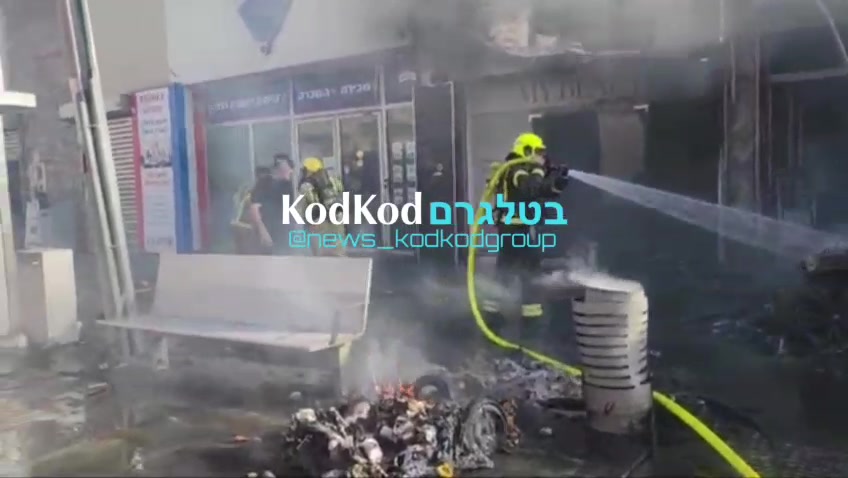 MDA Spokesperson: At 4:44 p.m. MDA's 101 hotline in the Ayalon region received a report of a car explosion on Herzl Boulevard in Ramla. MDA medics and paramedics are providing medical treatment at the scene to approximately 5 injured passersby in moderate to light condition. 