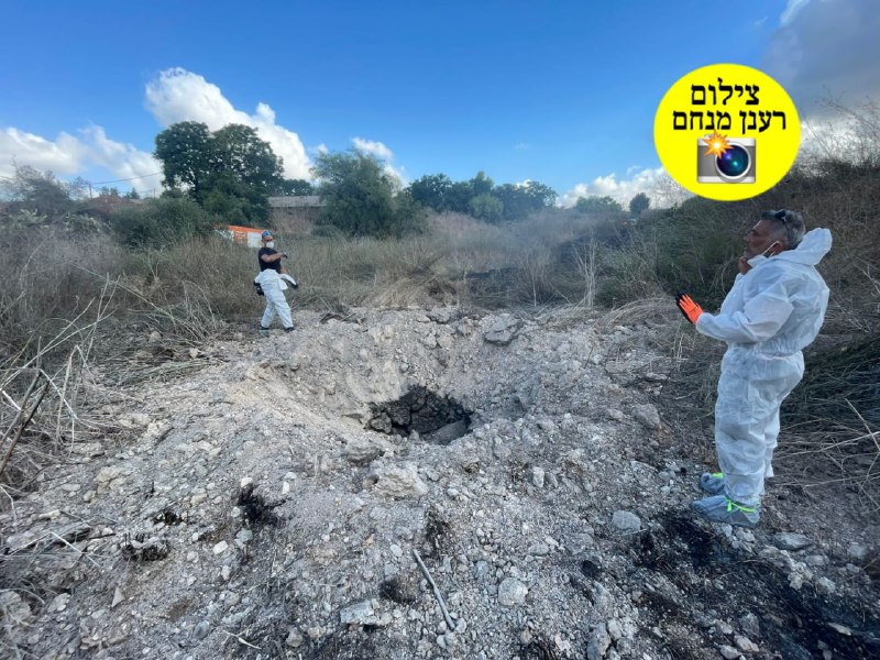 הצילומים מציגים את אתר פגיעת הטיל החות'י באזור יער בן שמן במרכז הארץ.