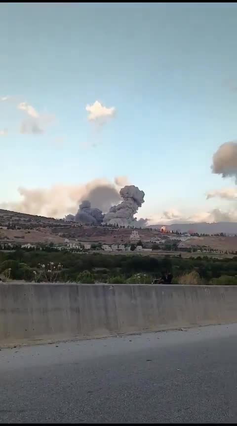 Lübnan medyası, İsrail'in Metula'nın yaklaşık 10 kilometre kuzeyinde bulunan Mahmudiye bölgesine bir dizi hava saldırısı düzenlediğini bildirdi.