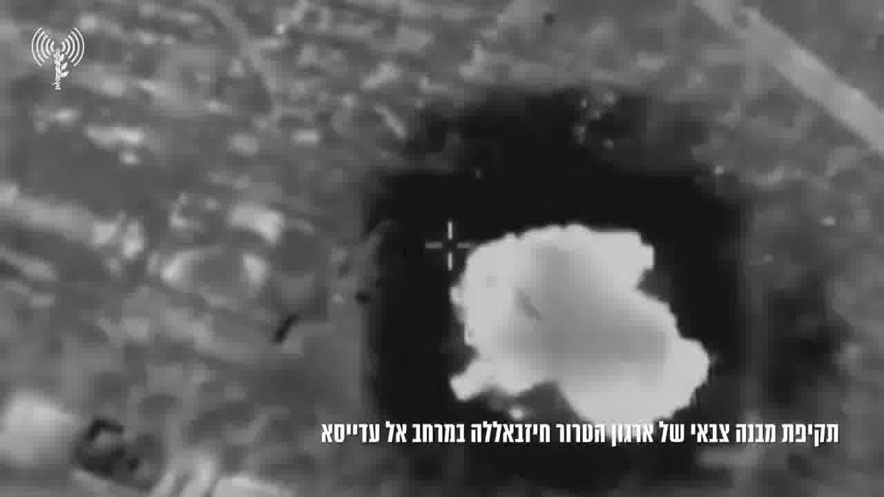 Os caças israelenses atingiram prédios em Jebbayn, no sul do Líbano, mais cedo hoje, onde o exército israelense diz ter identificado vários agentes do Hezbollah. Ataques aéreos separados tiveram como alvo um lançador de foguetes e outros prédios usados pelo grupo terrorista em Halta, Kafr Kila, Odaisseh e Chama, acrescentam os militares. Além disso, uma barragem de cerca de 10 foguetes foi disparada no início desta noite na área do Monte Hermon, impactando áreas abertas, de acordo com o exército israelense. Mais de 40 foguetes foram lançados do Líbano no norte de Israel hoje