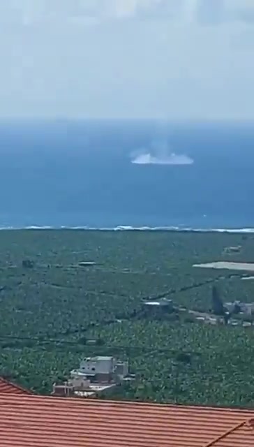 Unusual documentation off the coast of the town of Adlon in Lebanon (near Sidon): an Air Force fighter jet dropped a combat bomb in the sea, following a technical malfunction discovered in the air armament