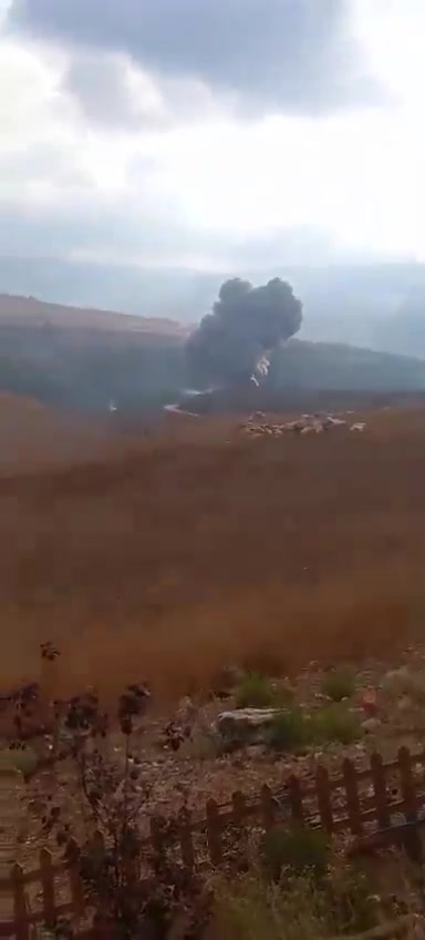 Un raid israélien a ciblé la vallée adjacente à la route Kafr Tibnit-Nabatieh, près de l'ancien site de Zafateh