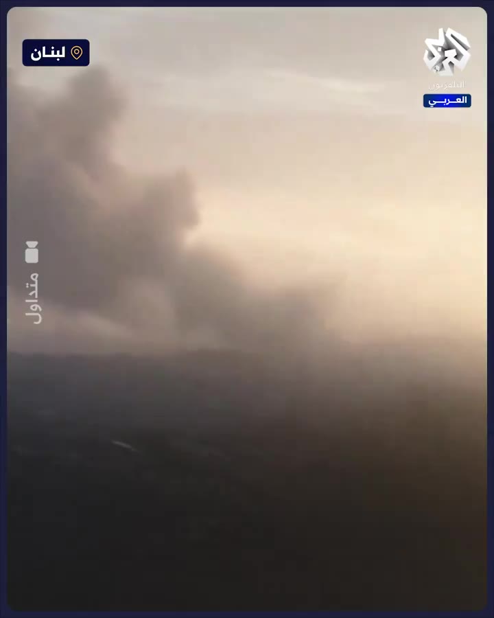 Le moment d'une explosion dans la ville de Tefahta, au sud du Liban, à la suite des bombardements israéliens