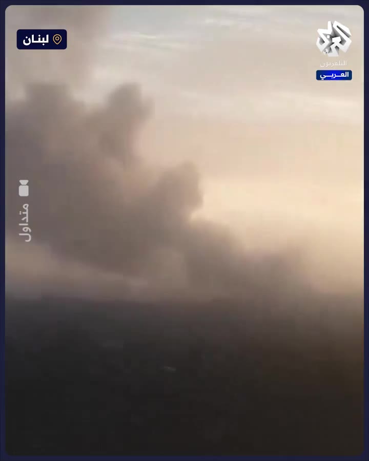 Le moment d'une explosion dans la ville de Tefahta, au sud du Liban, à la suite des bombardements israéliens