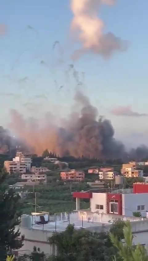 Violent raid on the town of Zawtar, south Lebanon