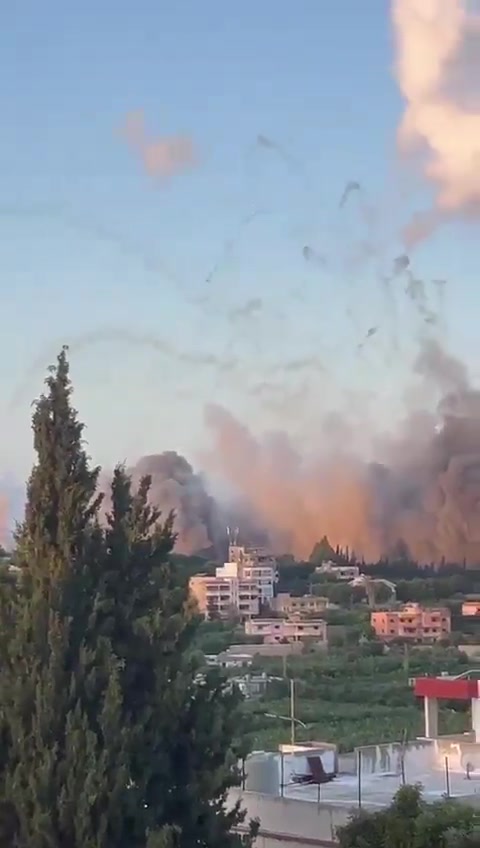 Violent raid on the town of Zawtar, south Lebanon