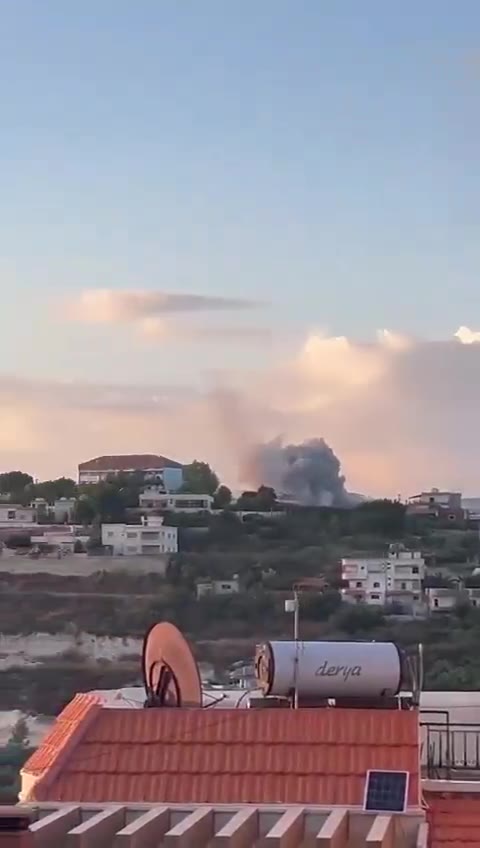 Violent raid on the town of Zawtar, south Lebanon