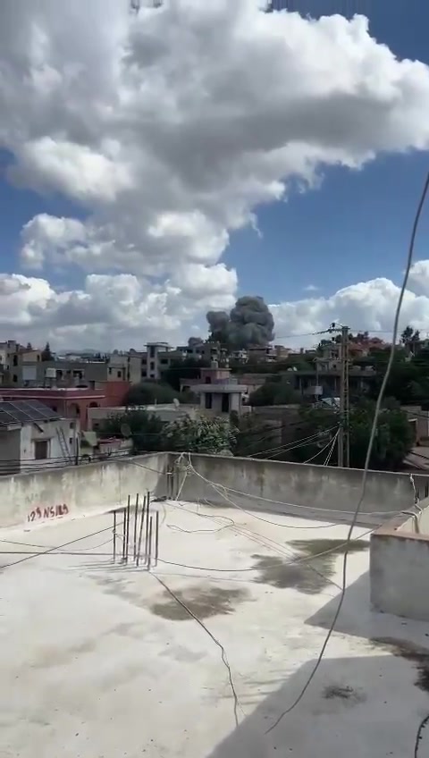 Bombardeamento de um local em um bairro residencial na cidade de Ansar, sul do Líbano