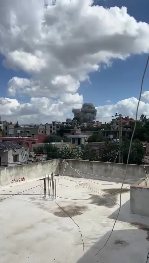 Bombing a site in a residential neighborhood in the town of Ansar, south Lebanon