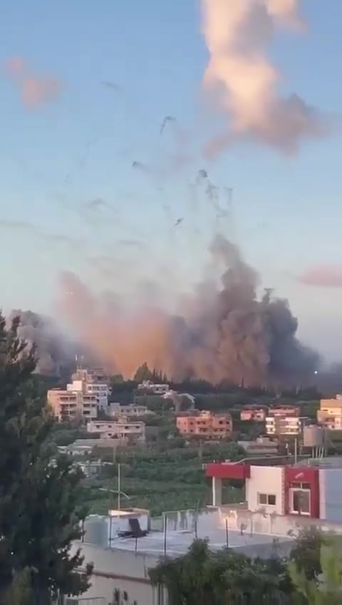 Fortes bombardeios atingem a cidade de Al-Bazourieh, no sul do Líbano