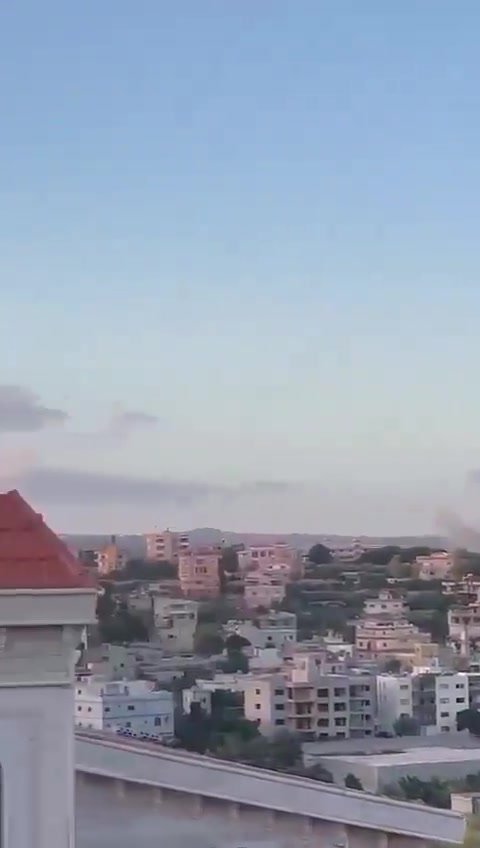 Fuertes bombardeos alcanzan la ciudad de Al-Bazourieh, en el sur del Líbano