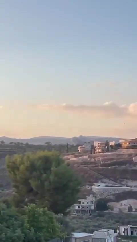 Fuertes bombardeos alcanzan la ciudad de Al-Bazourieh, en el sur del Líbano