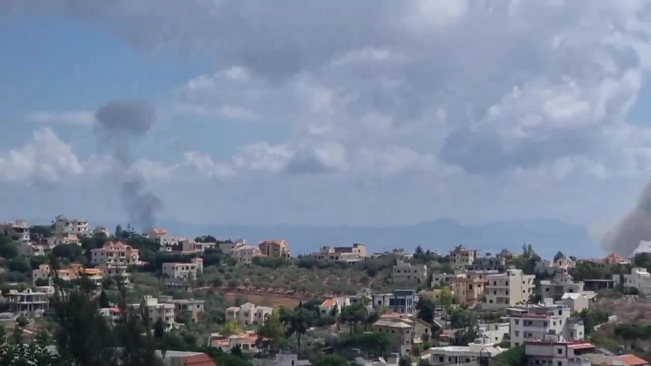 Israeli army carries out raids on the towns of Aitaroun and Blida in southern Lebanon