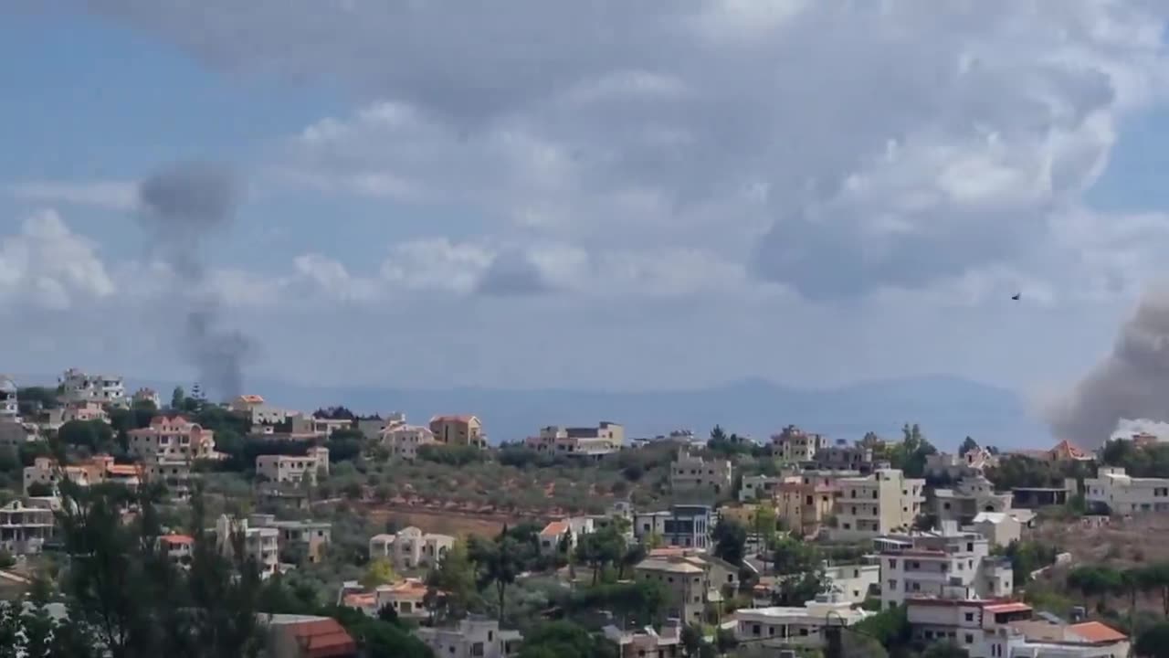 Israeli army carries out raids on the towns of Aitaroun and Blida in southern Lebanon