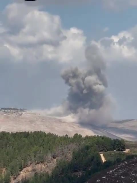 Força Aérea Israelense realiza ataque visando um local perto de Baalbek, no Líbano