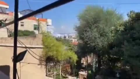 Moment der Bombardierung der Stadt Al-Kharayeb im Südlibanon