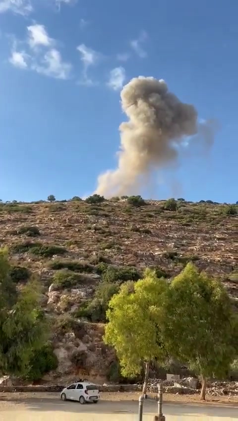 הרגע בו נפלה רקטה ליד התנחלות בסביבת אזור ביר אבו עמאר, צפונית לעיירה קראווט בני חסן, מערבית לסלפית בגדה המערבית.