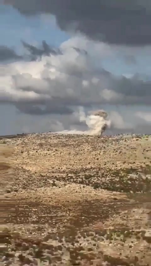 Des images montrent l'impact d'une roquette près de la ville de Salfit en Cisjordanie, après des tirs à longue portée en provenance du Liban