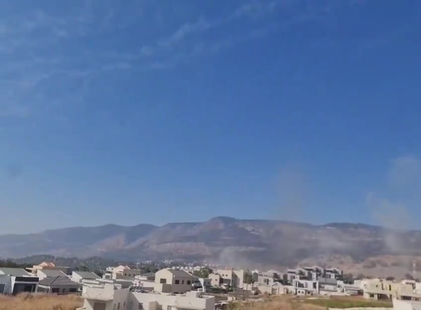 Se reportan daños en varios edificios dentro de la ciudad de Kiryat Shmona, luego del último bombardeo de cohetes de Hezbollah