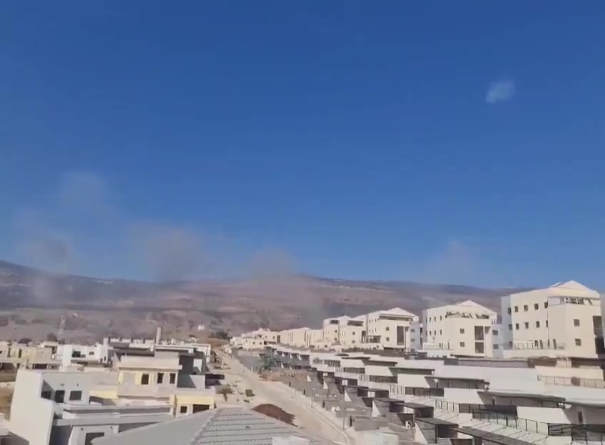 Se reportan daños en varios edificios dentro de la ciudad de Kiryat Shmona, luego del último bombardeo de cohetes de Hezbollah