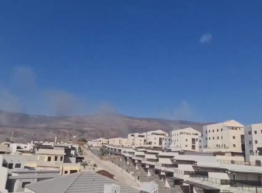 Nach dem jüngsten Raketenangriff der Hisbollah wurden Schäden an mehreren Gebäuden in der Stadt Kiryat Shmona gemeldet.