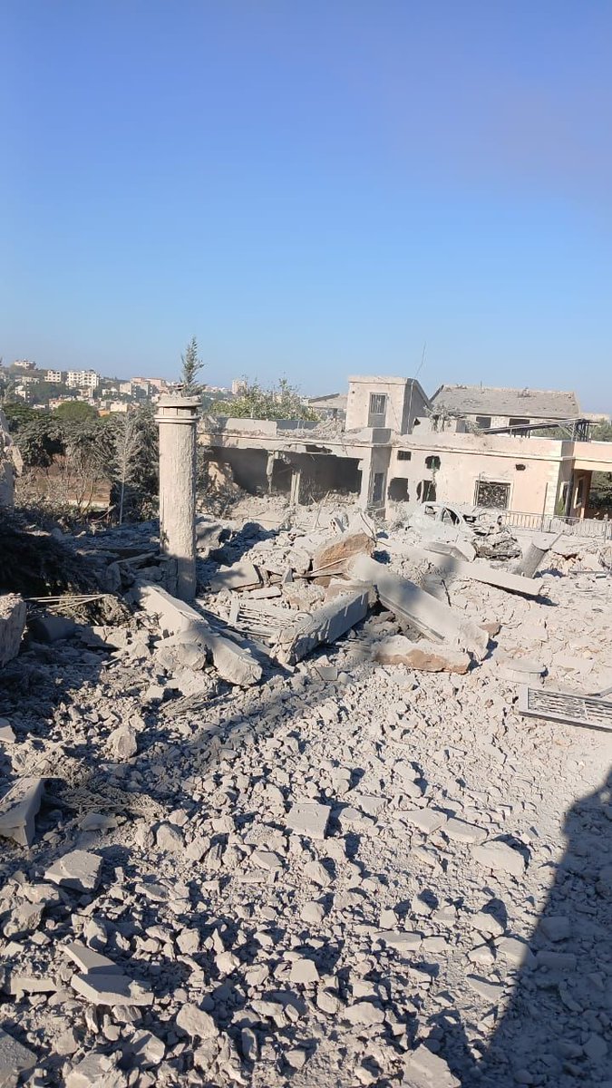 Die Auswirkungen der großflächigen Zerstörung nach der Bombardierung eines Hauses in der Stadt Haboush im Distrikt Nabatieh im Südlibanon.