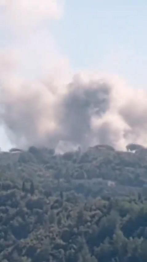 Auch in der Umgebung von Batroun war ein Luftangriff auf die Außenbezirke von Nahr Ibrahim im Distrikt Jbeil in der Region Maaysra zu hören.