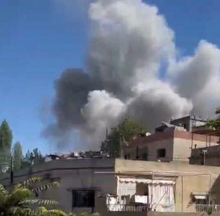 Het moment van het bombarderen van de stad Hermel in de Libanese Bekaa