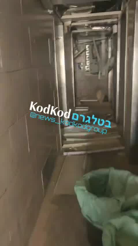 בסרטון ניתן לראות את היקף ההרס בבסיס עין יהב בוואדי עראבה לאחר שנפגע אמש על ידי מזלט ששיגרה ההתנגדות העיראקית.