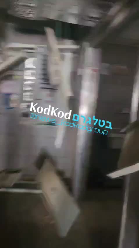 בסרטון ניתן לראות את היקף ההרס בבסיס עין יהב בוואדי עראבה לאחר שנפגע אמש על ידי מזלט ששיגרה ההתנגדות העיראקית.