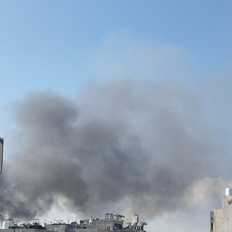 Un incendie s'est déclaré à la suite d'un bombardement israélien à l'est du quartier d'Al-Zeitoun, au sud-est de la ville de Gaza.