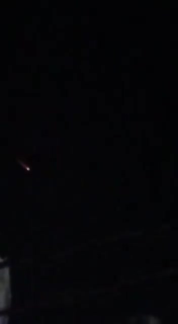 Footage of what is possibly a ballistic missile fired from Yemen at central Israel a short time ago