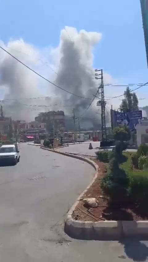 İsrail uçakları Nebatiye'deki Saraya mahallesini hedef aldı