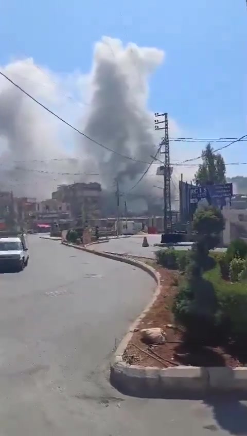 Israëlische vliegtuigen richten zich op de wijk Saraya in Nabatieh