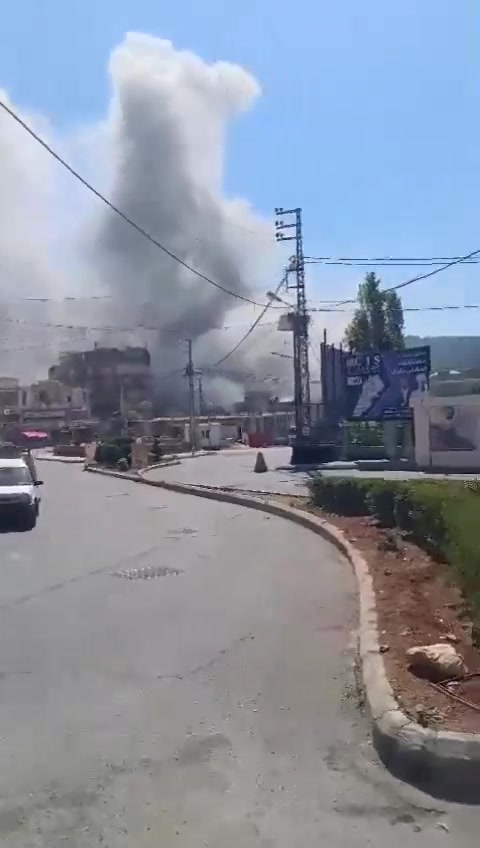 Aviões israelenses atacam bairro de Saraya em Nabatieh